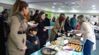 Ahlatta depremzedeler yararına hayır panayırı kuruldu