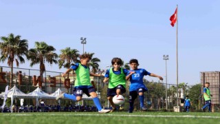 Akdeniz Belediyesi Futbol Okulu geleceğin yeteneklerini bekliyor
