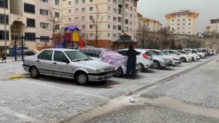 Aksarayda şiddetli dolu yağışı şehri beyaza bürüdü