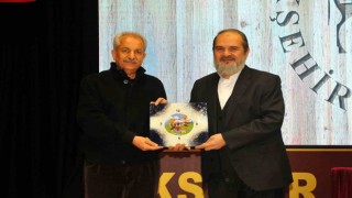 Akşehirde Değişen Dünya Müslüman Şahsiyeti konulu konferans