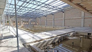 Alanya Belediyesi Oba Kapalı Spor Kompleksi hızla yükseliyor