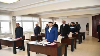 Alaplı Meclisinde depremlerde hayatını kaybedenlere saygı duruşu