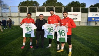 Altay Bayındır, İsmail Yüksek ve Mehmet Zeki Çelike Bursaspor forması hediye edildi
