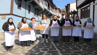 Amasyalı kadınlardan Ramazan sofraları için yağlı ve dolma hazırlığı