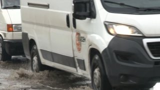 Ankara’da sağanak yağış hayatı olumsuz etkiledi