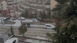 Ankarada sağanak yağış ve dolu sonrası sokaklar dereye döndü