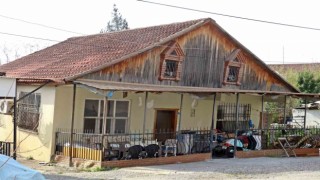 Antalyada eğik evlerde diken üstünde yaşam