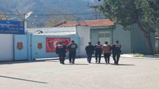 Aranan hükümlü ve şahıslar jandarmadan kaçamadı