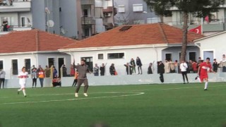 Arda Turan depremzede çocuklar için Marmariste sahaya çıktı