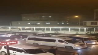 Asker konvoyu yapan gençler trafiği durma noktasına getirdi