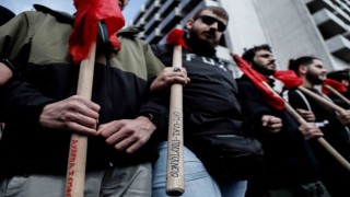 Atinada grev kararı alan 20 bin kişiden tren kazası protestosu