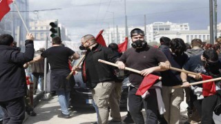 Atinada tren kazası protestosunda göstericiler polisle çatıştı