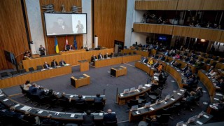 Avusturya'da aşırı sağcı milletvekilleri Zelenskiy konuşurken meclisi terk etti