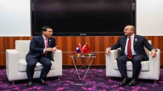 Bakan Çavuşoğlu, Gambiyalı ve Laoslu mevkidaşları ile bir araya geldi