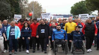 Bakan Kasapoğlu, 18. Antalya Maratonundaki farkındalık koşusuna katıldı