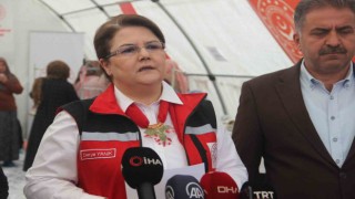 Bakan Yanık depremzede kadınları ziyaret etti