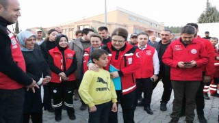 Bakan Yanık, konteynır kentte incelemelerde bulundu