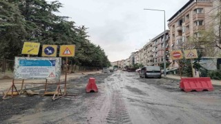 Bakırköyde hastane yolu, İSKİnin altyapı çalışması nedeniyle 6 aydır kapalı