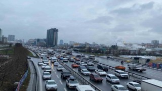 Basın Ekspres yolunda oluşan trafik sürücüleri canından bezdirdi