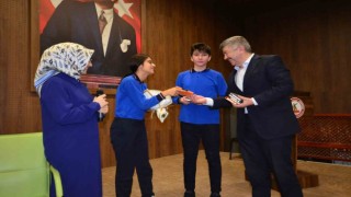 Başkan Akçadurak, Mehmetçik Ortaokulunda Kariyer günlerinin konuğu oldu