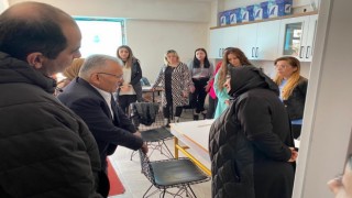 Başkan Büyükkılıç, Kızılay Yardım Toplama Merkezini ziyaret etti