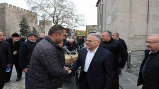Başkan Büyükkılıçtan Cumhuriyet Meydanında esnaf ziyareti