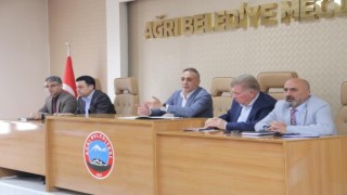 Başkan Karadoğan belediyede ilk toplantısını yaptı
