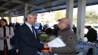 Başkan Oktay, semt pazarında vatandaşlarla buluştu