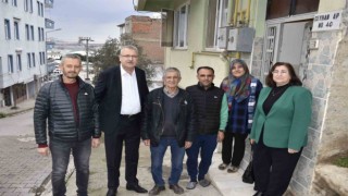 Başkan Özkan depremzede ailenin misafiri oldu, küçük kızlarının doğum gününü kutladı