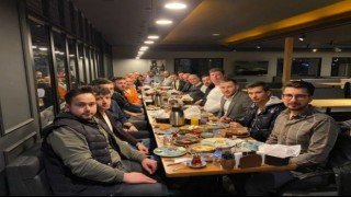 Başkan Özlü gençlerle sahur yaptı