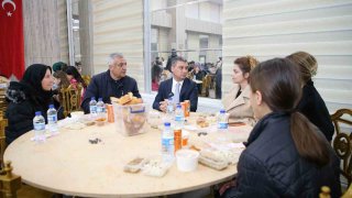 Başkan Şimşek kültür merkezindeki iftar sofralarıyla gölbaşılılarla bir arada
