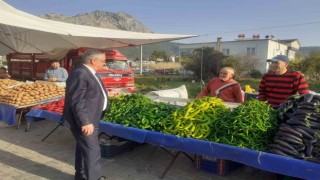Başkan Topaloğlu pazar esnafını ziyaret etti