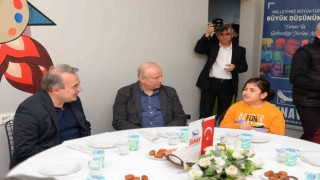 Başkan Yardımcısı Mahmut Fındık depremzede öğrenciler ve aileleriyle bir araya geldi