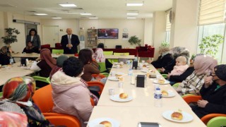 Başkan Yaşar 8 Martı konukevi misafirleri ile kutladı