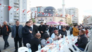 Başkan Yücel, vatandaşlarla iftarda buluştu