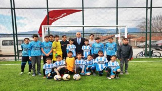 Başkan Zolan çocuklarla futbol oynadı