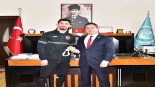 BAÜNlü Milli Güreşçi Kerem Kamaldan, Rektör Yücel Oğurluya ziyaret