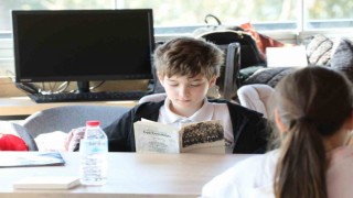 Bayraklının kitap kafeleri yüzlerce öğrenciyi ağırladı