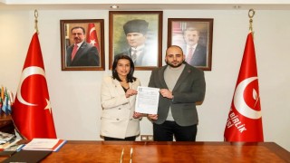 BBP Derince Kadın Kolları Başkanı Aysun Demirel istifa edip milletvekili aday adayı oldu