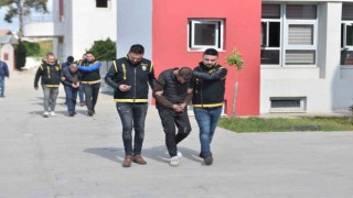 Bebek arabası çalan sevgililer tutuklandı: O anlar kamerada