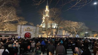 Berat Kandilinde vatandaş Eyüp Sultan Camiine akın etti