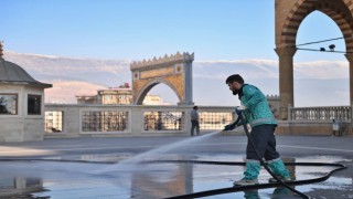 Beyoğlu Belediyesi Kahramanmaraşta temizlik çalışmalarına destek veriyor