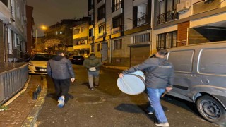 Beyoğlunun fenomen Ramazan davulcusu depremzedeler için mani söyledi