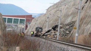 Bilecikte tren hattında istinat duvarı çöktü