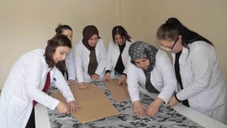 Bitliste kadınlar depremzedeler üşümesin diye kolları sıvadı