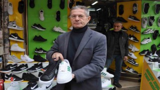 Bot stokları elinde kalan esnafın son umudu spor ayakkabılar oldu