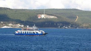 Bozcaadaya fırtına nedeniyle bazı feribot seferleri iptal edildi