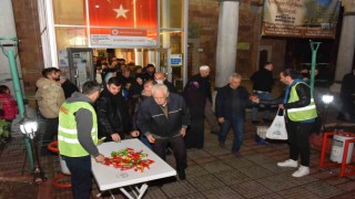 Bozüyük Belediyesinden Berat Kandilinde şeker ikramı