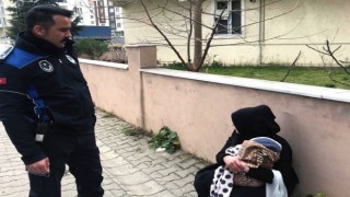 Bu da oyuncak bebekli dilenci