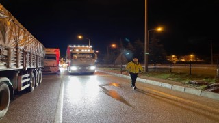 Burdur - Antalya karayolu buzlanma nedeniyle trafiğe kapatıldı